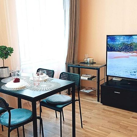 Centrally Located Studio Apartment Riga Exterior foto