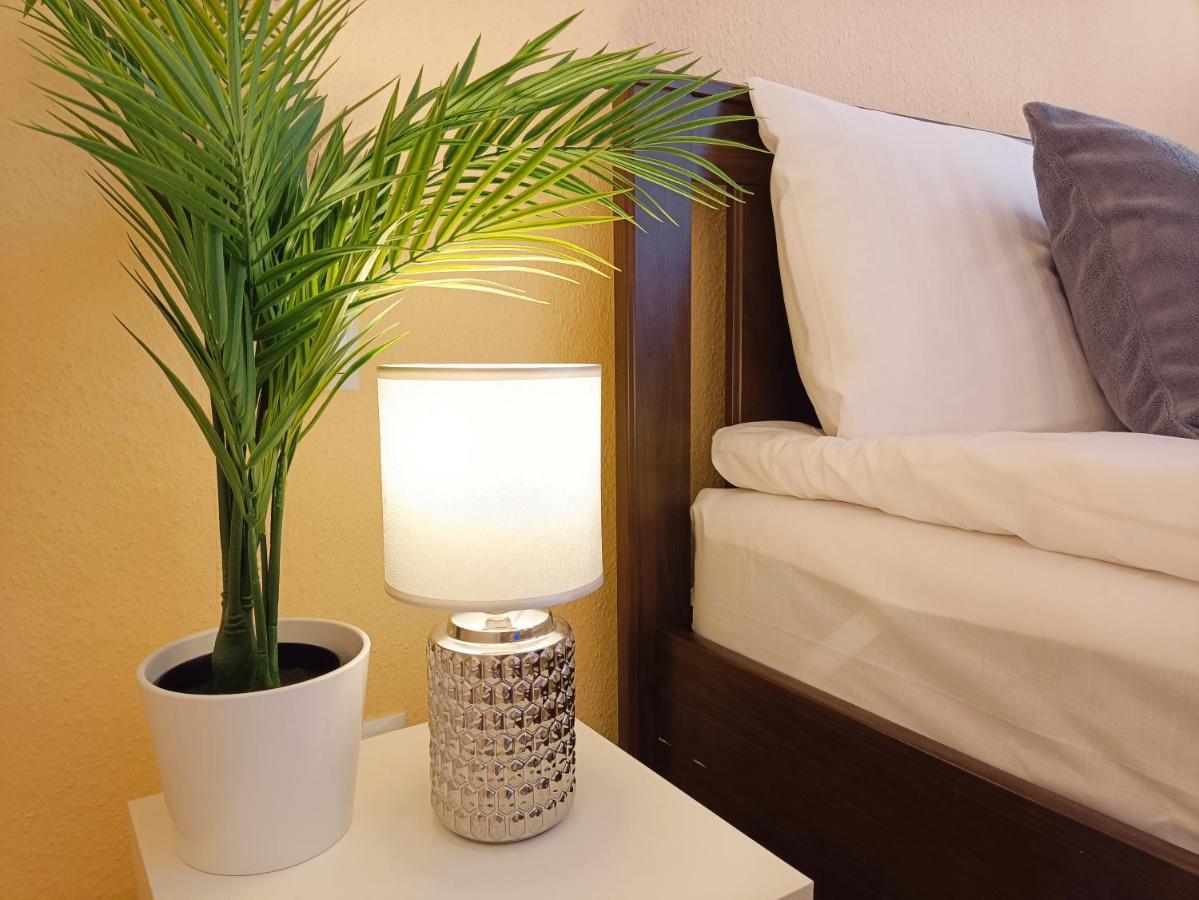 Centrally Located Studio Apartment Riga Exterior foto