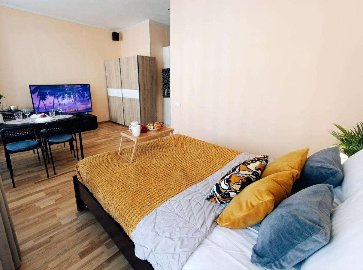 Centrally Located Studio Apartment Riga Exterior foto