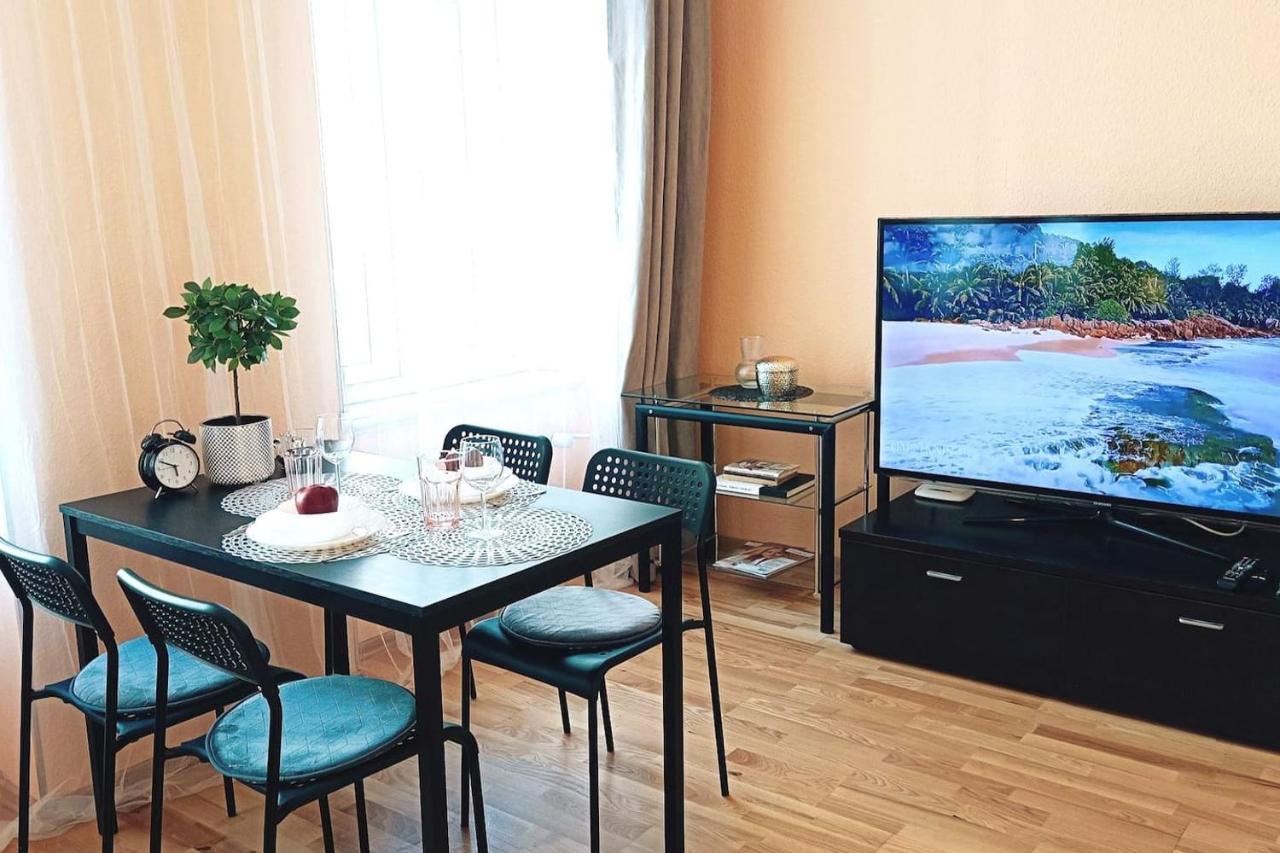 Centrally Located Studio Apartment Riga Exterior foto