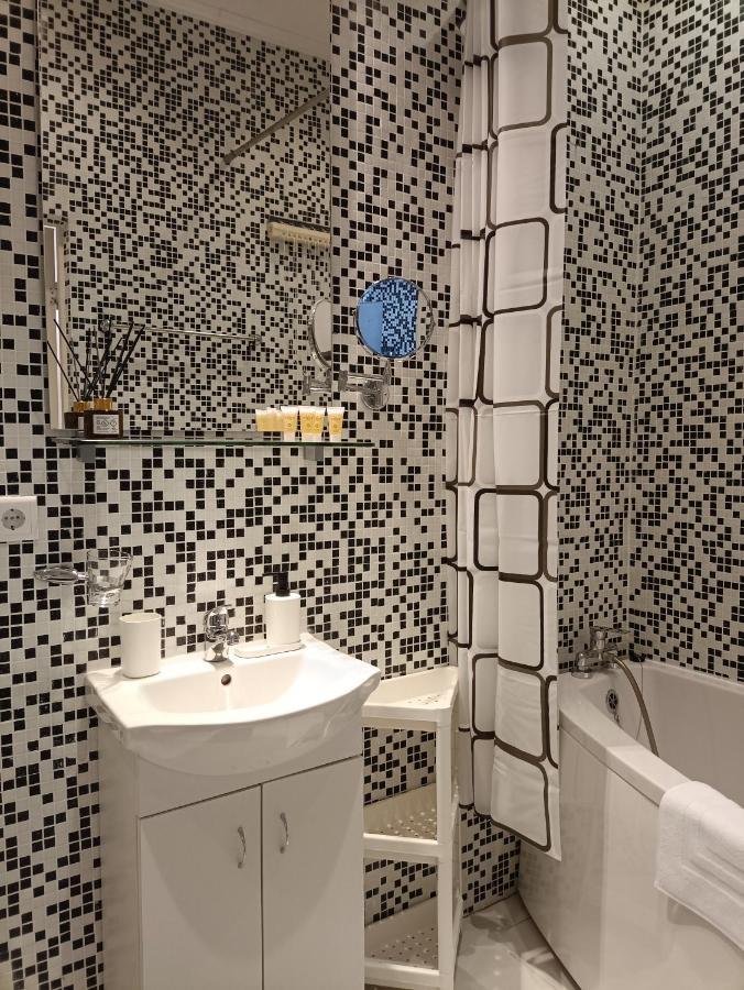Centrally Located Studio Apartment Riga Exterior foto