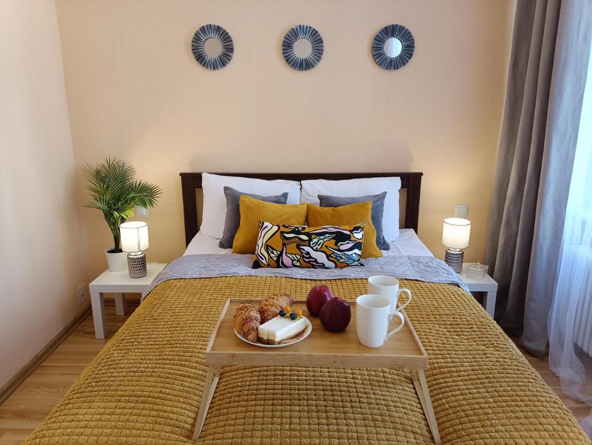 Centrally Located Studio Apartment Riga Exterior foto