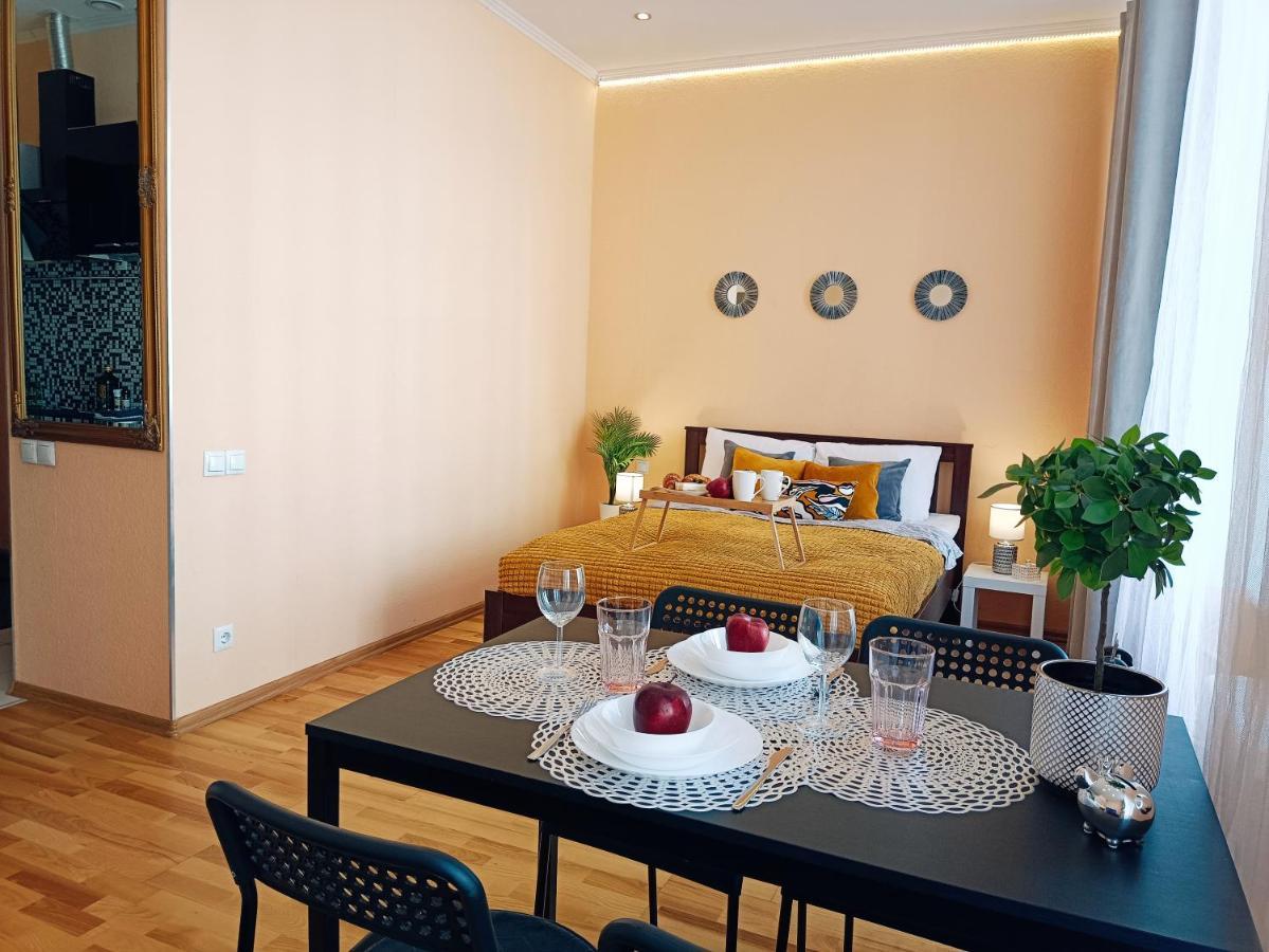 Centrally Located Studio Apartment Riga Exterior foto