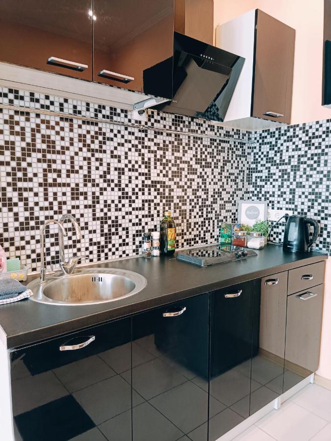 Centrally Located Studio Apartment Riga Exterior foto