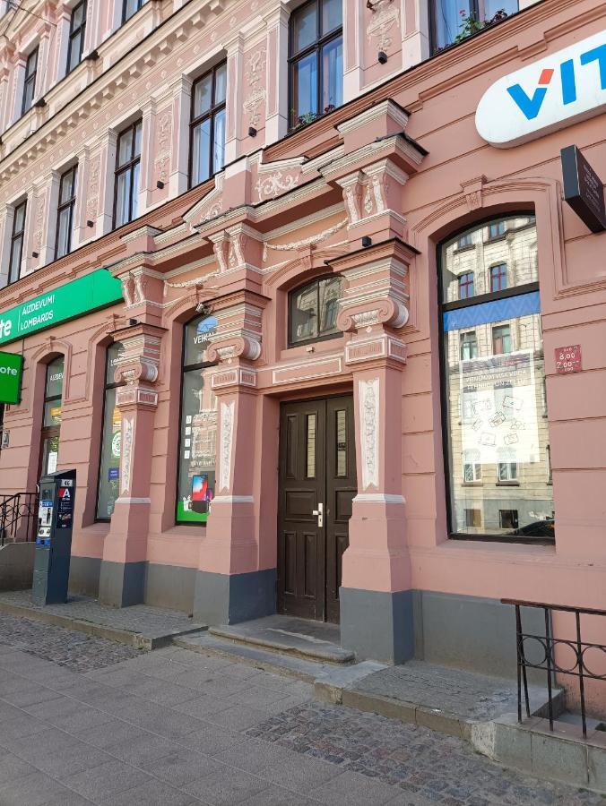 Centrally Located Studio Apartment Riga Exterior foto