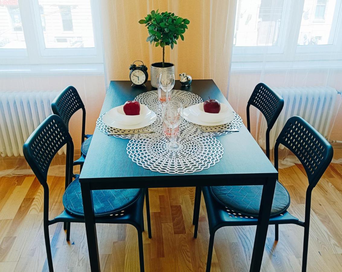 Centrally Located Studio Apartment Riga Exterior foto